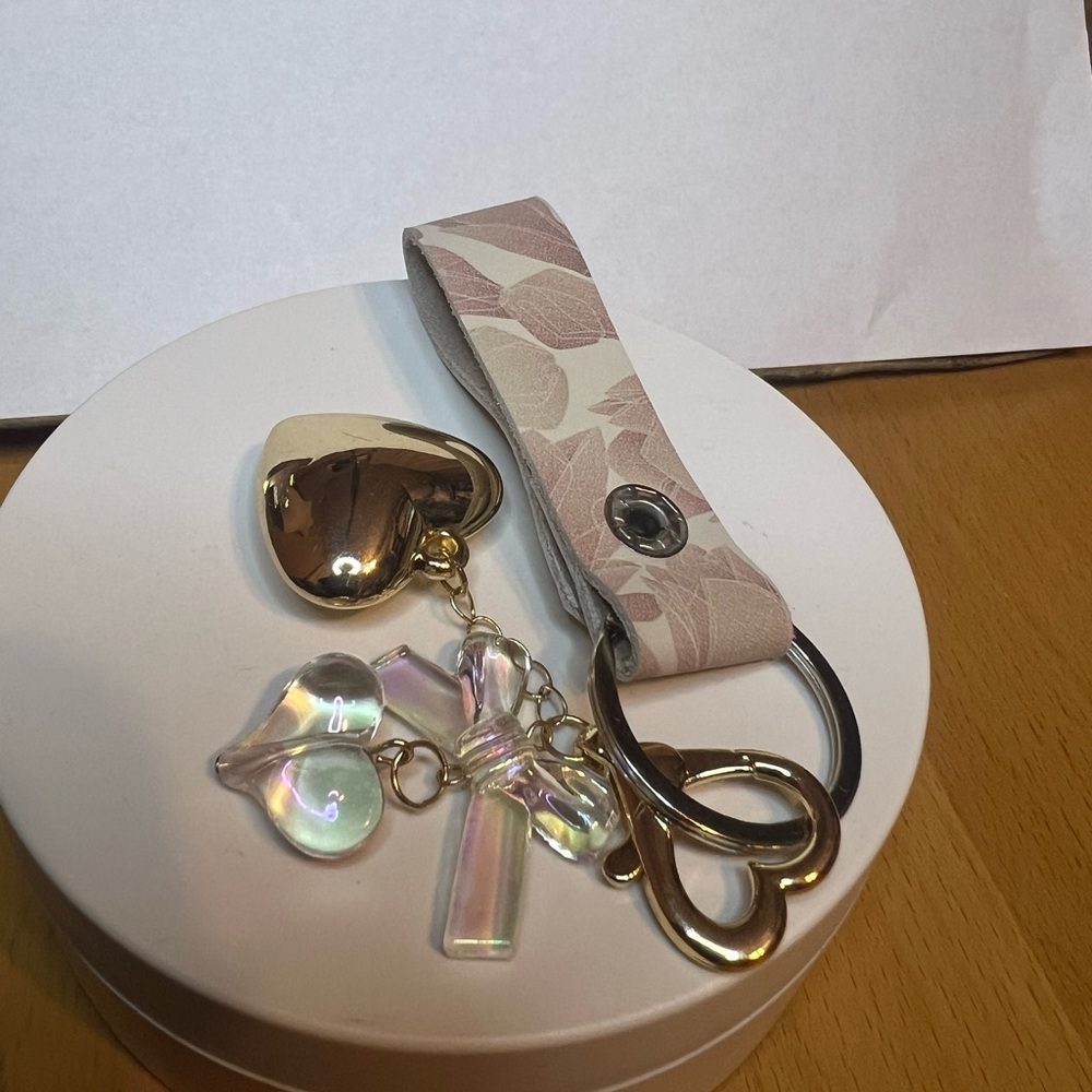 Brand New Gold and Iridescent Heart Keychain - Picture 4 of 16